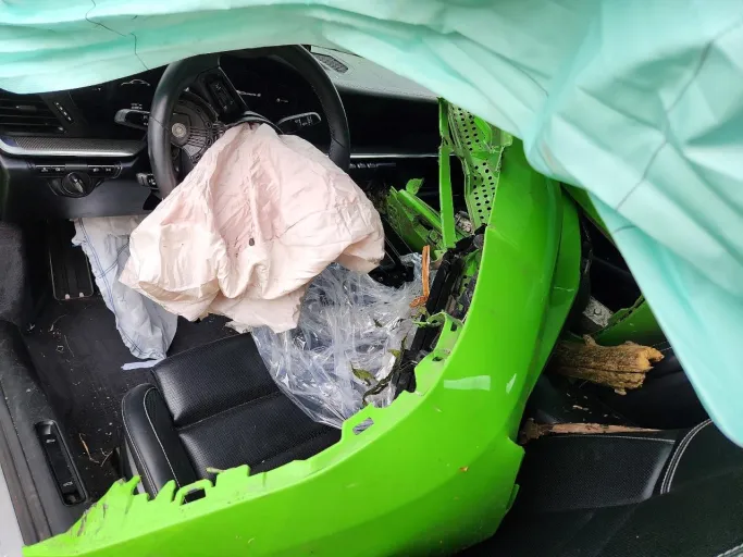 2020 Porsche 911 Carrera S — collision damage, reported by @alexpinson5